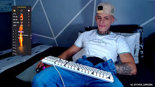 Snapshot of danilohot_19 chatting on October 4, 2025, 9:27 pm danilohot 19 online show from October 4, 2025, 9:27 pm