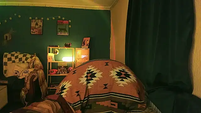 ClancyMorissey online show from October 17, 2025, 6:43 pm