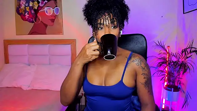 AitanaBrown  online show from May 1, 2026, 1:27 pm