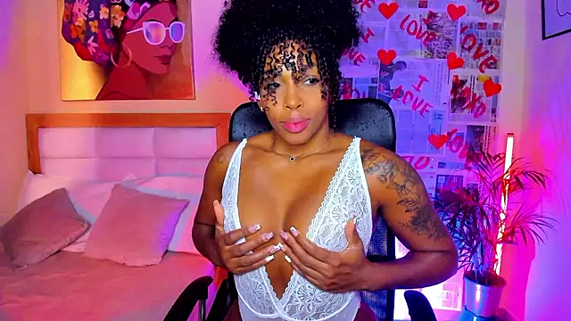 AitanaBrown  online show from February 15, 2026, 2:27 pm