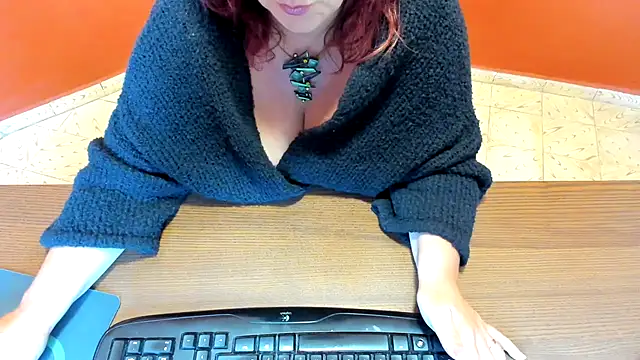 Snapshot of NikkiHolland chatting on October 10, 2025, 9:21 am NikkiHolland online show from October 10, 2025, 9:21 am