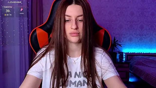 Snapshot of Elishka_ chatting on March 4, 2026, 9:33 pm Elishka online show from March 4, 2026, 9:33 pm