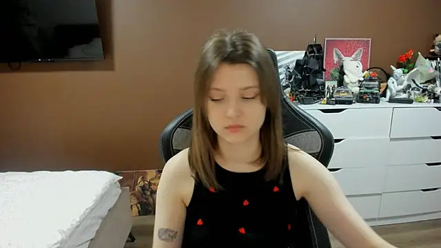 SoniNesti online show from June 19, 2026, 4:02 pm
