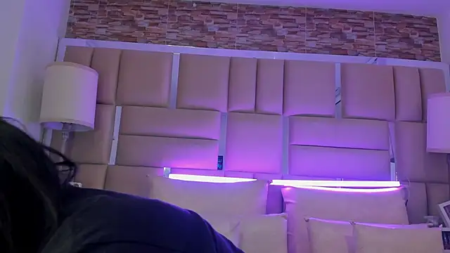 ShaniaBrownn online show from January 9, 2026, 7:43 pm