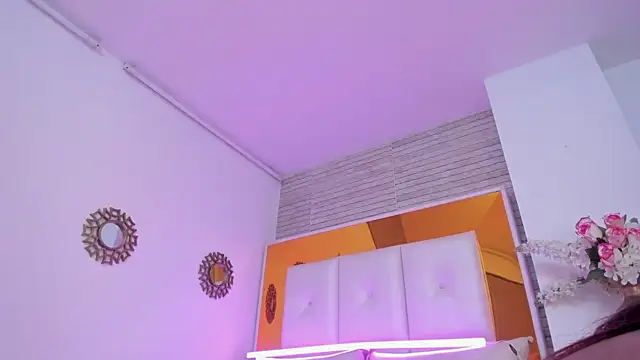 ShaniaBrownn online show from March 15, 2025, 10:44 pm