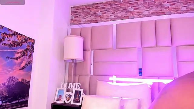 ShaniaBrownn online show from December 20, 2025, 8:22 pm