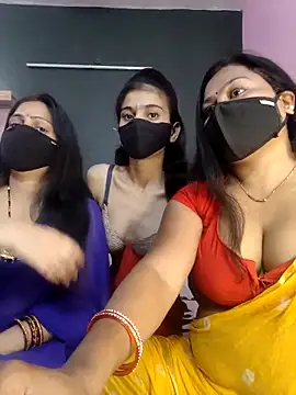 Snapshot of cutee__crazy chatting on March 13, 2026, 1:49 pm cutee crazy online show from March 13, 2026, 1:49 pm