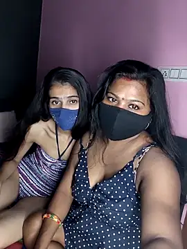 Snapshot of cutee__crazy chatting on November 27, 2025, 2:06 pm cutee crazy online show from November 27, 2025, 2:06 pm