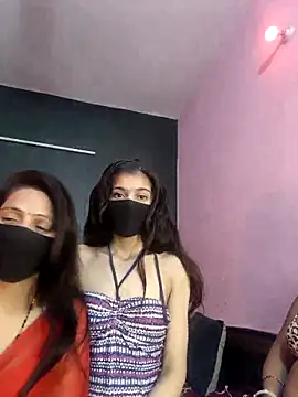 Snapshot of cutee__crazy chatting on February 12, 2026, 1:55 pm cutee crazy online show from February 12, 2026, 1:55 pm