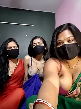 Snapshot of cutee__crazy chatting on March 6, 2026, 2:01 pm cutee crazy online show from March 6, 2026, 2:01 pm