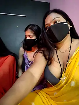 Snapshot of cutee__crazy chatting on February 7, 2026, 1:52 pm cutee crazy online show from February 7, 2026, 1:52 pm