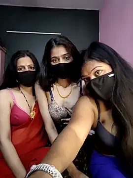 Snapshot of cutee__crazy chatting on February 18, 2026, 2:02 pm cutee crazy online show from February 18, 2026, 2:02 pm