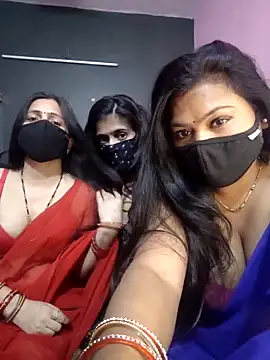 Snapshot of cutee__crazy chatting on March 3, 2026, 2:35 pm cutee crazy online show from March 3, 2026, 2:35 pm