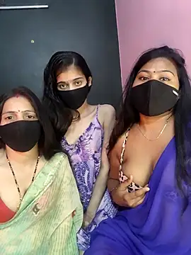 Snapshot of cutee__crazy chatting on February 5, 2026, 2:13 pm cutee crazy online show from February 5, 2026, 2:13 pm