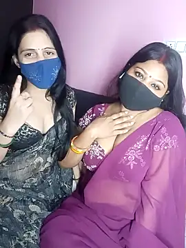 Snapshot of cutee__crazy chatting on November 7, 2025, 6:01 pm cutee crazy online show from November 7, 2025, 6:01 pm