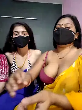 Snapshot of cutee__crazy chatting on March 10, 2026, 2:10 pm cutee crazy online show from March 10, 2026, 2:10 pm