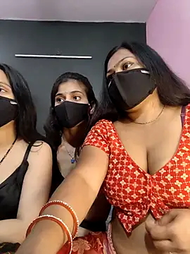 Snapshot of cutee__crazy chatting on March 19, 2026, 1:55 pm cutee crazy online show from March 19, 2026, 1:55 pm