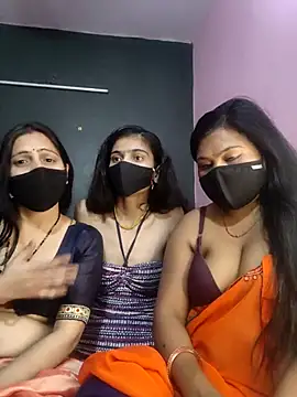 Snapshot of cutee__crazy chatting on March 12, 2026, 2:21 pm cutee crazy online show from March 12, 2026, 2:21 pm