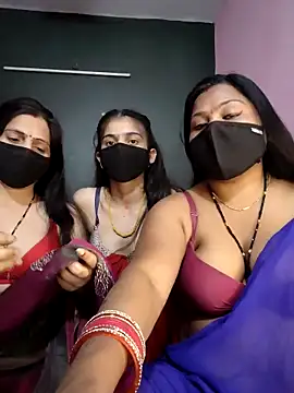 Snapshot of cutee__crazy chatting on February 25, 2026, 1:44 pm cutee crazy online show from February 25, 2026, 1:44 pm