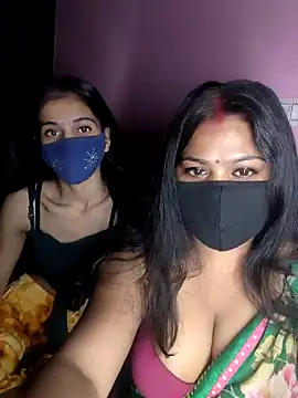 Snapshot of cutee__crazy chatting on November 26, 2025, 1:33 pm cutee crazy online show from November 26, 2025, 1:33 pm