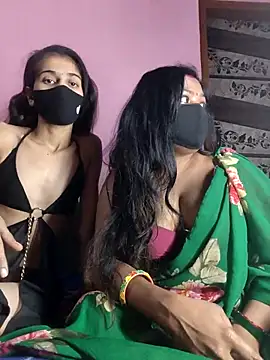 Snapshot of cutee__crazy chatting on December 2, 2025, 1:24 pm cutee crazy online show from December 2, 2025, 1:24 pm