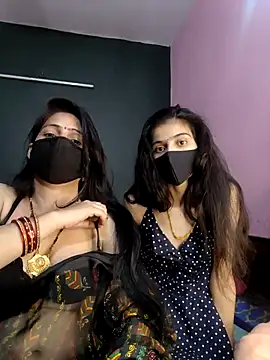 Snapshot of cutee__crazy chatting on March 5, 2026, 2:13 pm cutee crazy online show from March 5, 2026, 2:13 pm