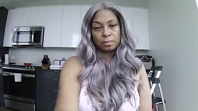 Snapshot of MSweetLindaParks chatting on July 7, 2026, 11:25 am MSweetLindaParks online show from July 7, 2026, 11:25 am