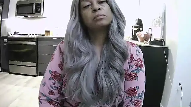 Snapshot of MSweetLindaParks chatting on July 19, 2026, 9:06 am MSweetLindaParks online show from July 19, 2026, 9:06 am