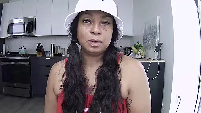 Snapshot of MSweetLindaParks chatting on July 21, 2026, 5:47 pm MSweetLindaParks online show from July 21, 2026, 5:47 pm