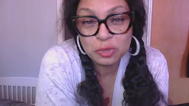 MSweetLindaParks online show from December 21, 2025, 6:09 pm