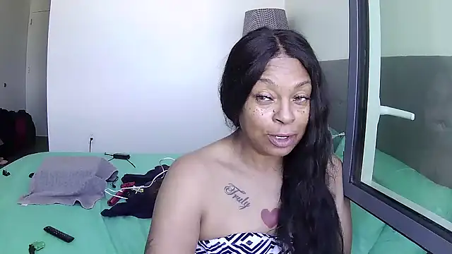 Snapshot of MSweetLindaParks chatting on June 24, 2026, 4:16 pm MSweetLindaParks online show from June 24, 2026, 4:16 pm