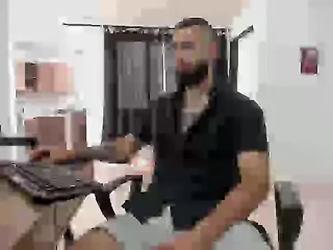 Snapshot of Matheusbeard chatting on February 12, 2026, 3:56 pm Matheusbeard online show from February 12, 2026, 3:56 pm