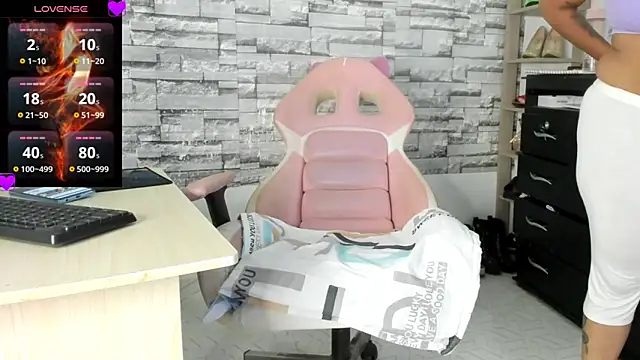 Snapshot of hot-timefun chatting on June 10, 2026, 8:32 pm hot-timefun online show from June 10, 2026, 8:32 pm