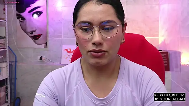 LauraRuiz1 online show from May 16, 2026, 12:53 am