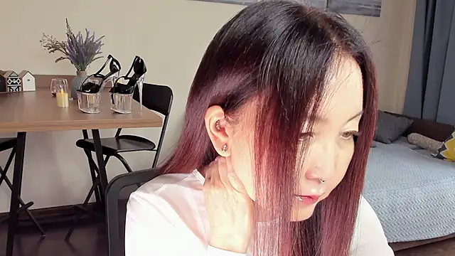 Snapshot of AvroraSakura chatting on October 21, 2025, 9:19 am AvroraSakura online show from October 21, 2025, 9:19 am