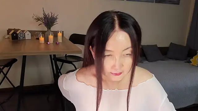 Snapshot of AvroraSakura chatting on October 19, 2025, 1:58 pm AvroraSakura online show from October 19, 2025, 1:58 pm