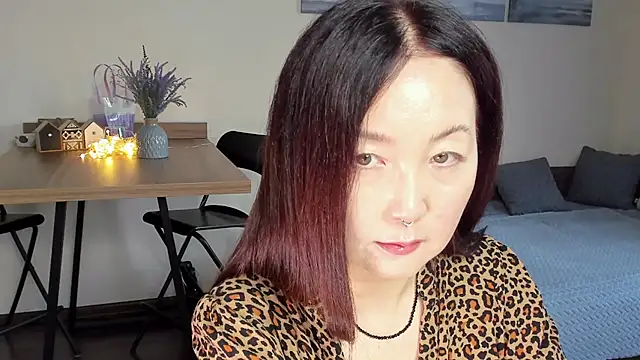 Snapshot of AvroraSakura chatting on October 11, 2025, 1:56 pm AvroraSakura online show from October 11, 2025, 1:56 pm