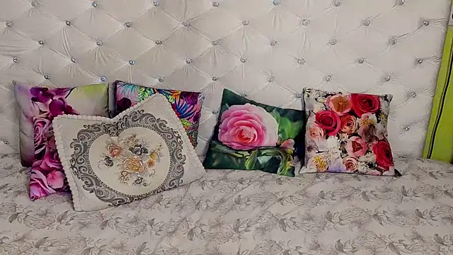 Snapshot of DoraMay chatting on November 24, 2025, 7:36 pm DoraMay online show from November 24, 2025, 7:36 pm