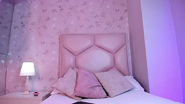 ambar sullivan online show from December 19, 2025, 11:34 am