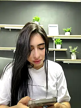 isabella jade online show from November 6, 2025, 1:48 pm