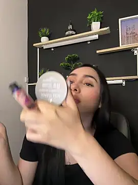 isabella jade online show from February 3, 2026, 10:04 pm