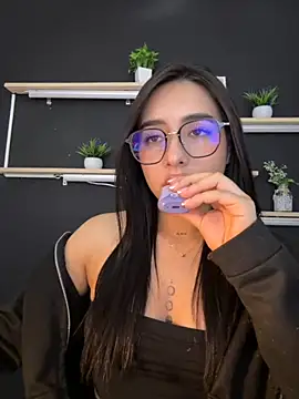 isabella jade online show from November 12, 2025, 1:26 pm