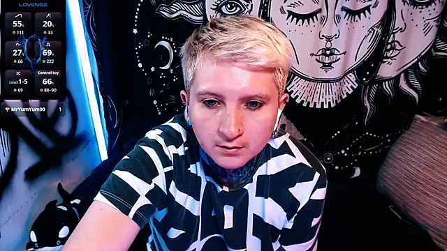 Snapshot of Marieblueeyes chatting on May 15, 2026, 4:54 am Marieblueeyes online show from May 15, 2026, 4:54 am