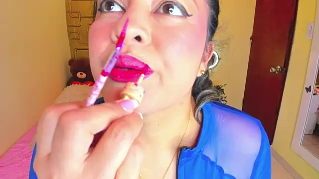 Snapshot of Julia_Haye chatting on November 29, 2025, 4:01 am Julia Haye online show from November 29, 2025, 4:01 am