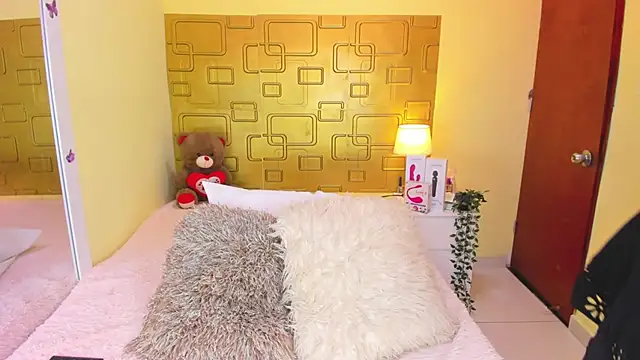 Snapshot of Julia_Haye chatting on October 21, 2025, 3:39 am Julia Haye online show from October 21, 2025, 3:39 am