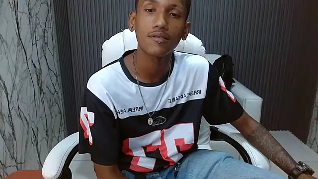 Snapshot of ManSant chatting on October 16, 2025, 4:37 pm ManSant online show from October 16, 2025, 4:37 pm