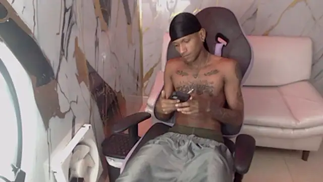 Snapshot of ManSant chatting on November 9, 2025, 3:05 pm ManSant online show from November 9, 2025, 3:05 pm