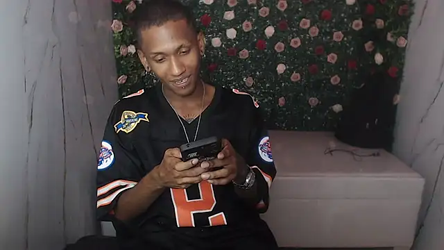 Snapshot of ManSant chatting on November 2, 2025, 5:40 pm ManSant online show from November 2, 2025, 5:40 pm