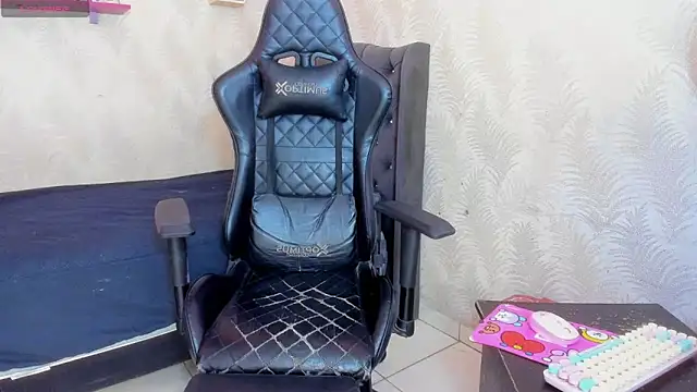 Snapshot of ManSant chatting on December 14, 2025, 2:55 pm ManSant online show from December 14, 2025, 2:55 pm