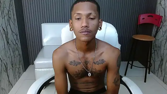 Snapshot of ManSant chatting on October 10, 2025, 3:35 pm ManSant online show from October 10, 2025, 3:35 pm